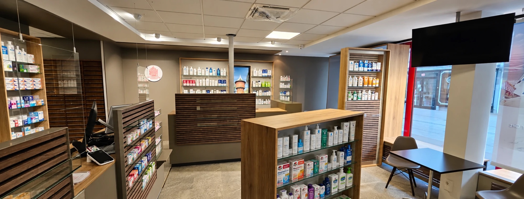 Verkaufsraum einer von uns gebauten Apotheke